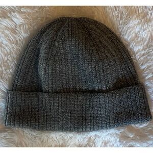 Universal Thread OS Woman’s Cable Knit Gray Beanie